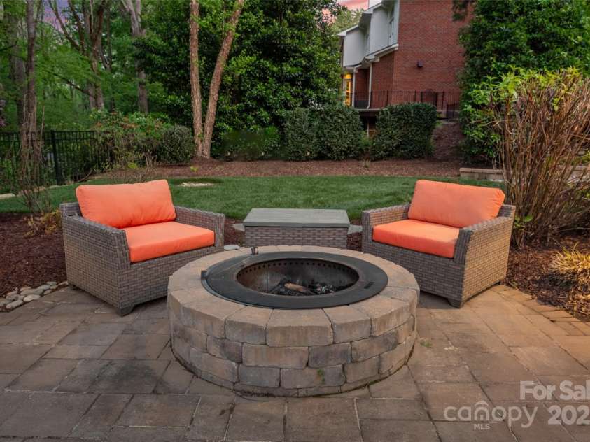 5809 Woodleigh Oaks Drive, Charlotte, NC 28226.  MLS# CAR4248176, YatesRealty ID 8441. Built-in outdoor smokeless firepit