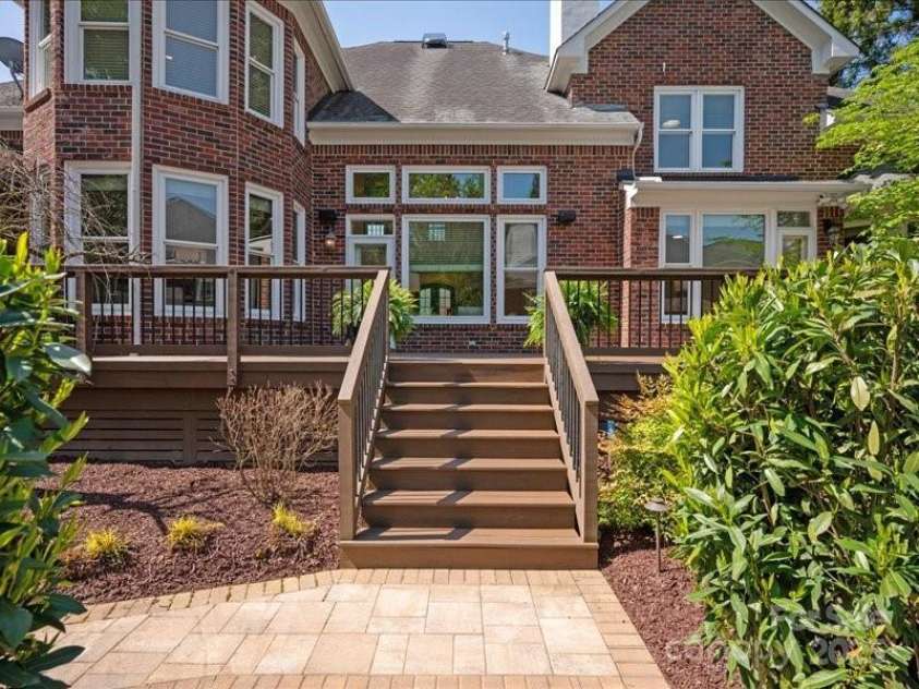 5809 Woodleigh Oaks Drive, Charlotte, NC 28226.  MLS# CAR4248176, YatesRealty ID 8441. Deck access from Great Room into Backyard