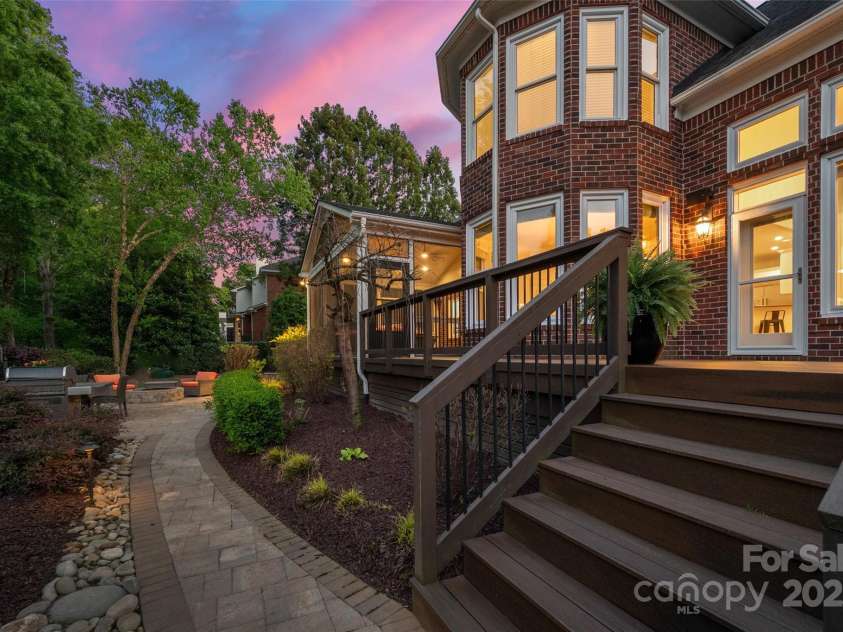 5809 Woodleigh Oaks Drive, Charlotte, NC 28226.  MLS# CAR4248176, YatesRealty ID 8441. Easy access from interior space to exterior