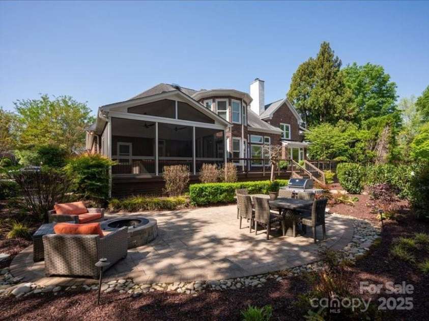 5809 Woodleigh Oaks Drive, Charlotte, NC 28226.  MLS# CAR4248176, YatesRealty ID 8441. Gorgeous exterior hard scape for backyard entertaining