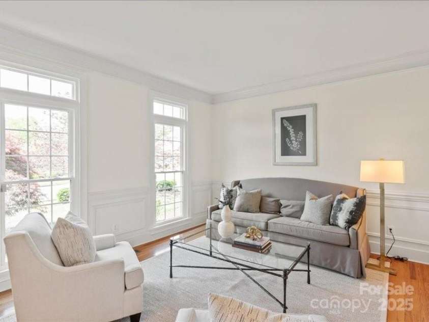 5809 Woodleigh Oaks Drive, Charlotte, NC 28226.  MLS# CAR4248176, YatesRealty ID 8441. Quiet Living Room space
