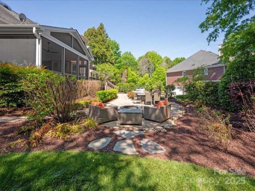 5809 Woodleigh Oaks Drive, Charlotte, NC 28226.  MLS# CAR4248176, YatesRealty ID 8441. Transition from hardscape area to grassy area
