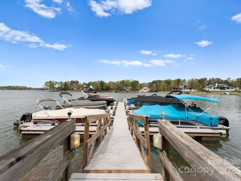 132 Tuskarora Point Lane, Mooresville, NC 28117.  MLS# CAR4226906, YatesRealty ID 8442. 