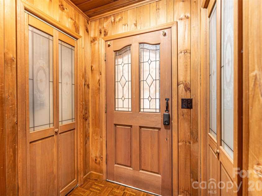 7141 Knobs Landing, Connelly Springs, NC 28612.  MLS# CAR4353694, YatesRealty ID 8442. Front entry, interior