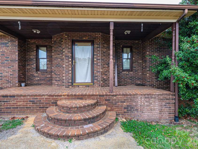 7141 Knobs Landing, Connelly Springs, NC 28612.  MLS# CAR4353694, YatesRealty ID 8442. Front entry with covered porch