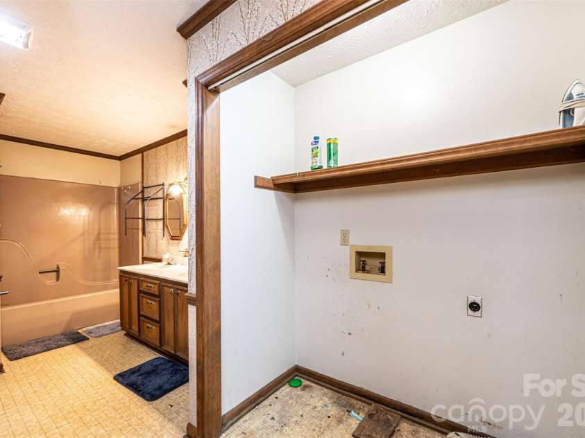 7141 Knobs Landing, Connelly Springs, NC 28612.  MLS# CAR4353694, YatesRealty ID 8442. Hall Bath with Laundry Closet