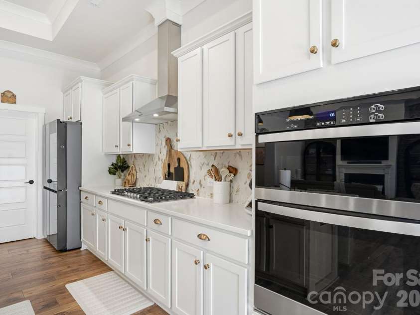 1342 Links Crossing Drive, Monroe, NC 28112.  MLS# CAR4341634, YatesRealty ID 8443. Double Wall Oven and Gas Range