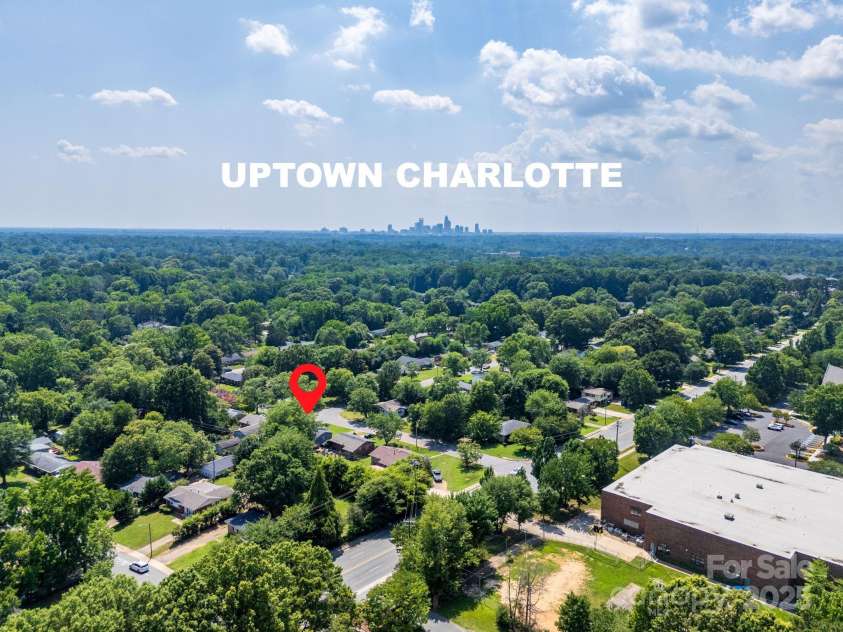 4930 Crestmont Drive, Charlotte, NC 28205.  MLS# CAR4276019, YatesRealty ID 8443. Close to Uptown