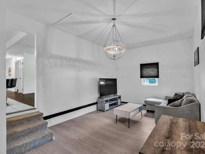 4930 Crestmont Drive, Charlotte, NC 28205.  MLS# CAR4276019, YatesRealty ID 8443. Cozy Den