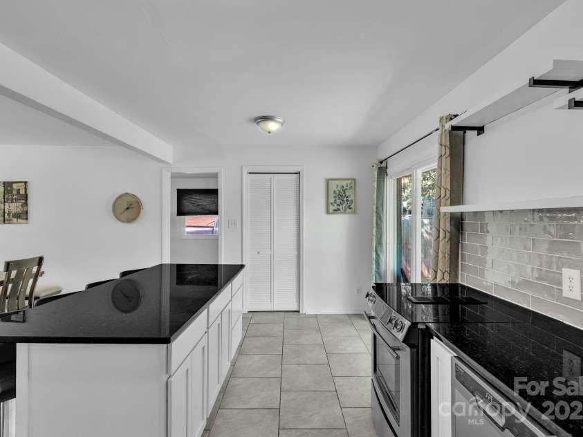 4930 Crestmont Drive, Charlotte, NC 28205.  MLS# CAR4276019, YatesRealty ID 8443. Easy to Entertain