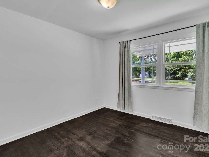 4930 Crestmont Drive, Charlotte, NC 28205.  MLS# CAR4276019, YatesRealty ID 8443. Guest 1