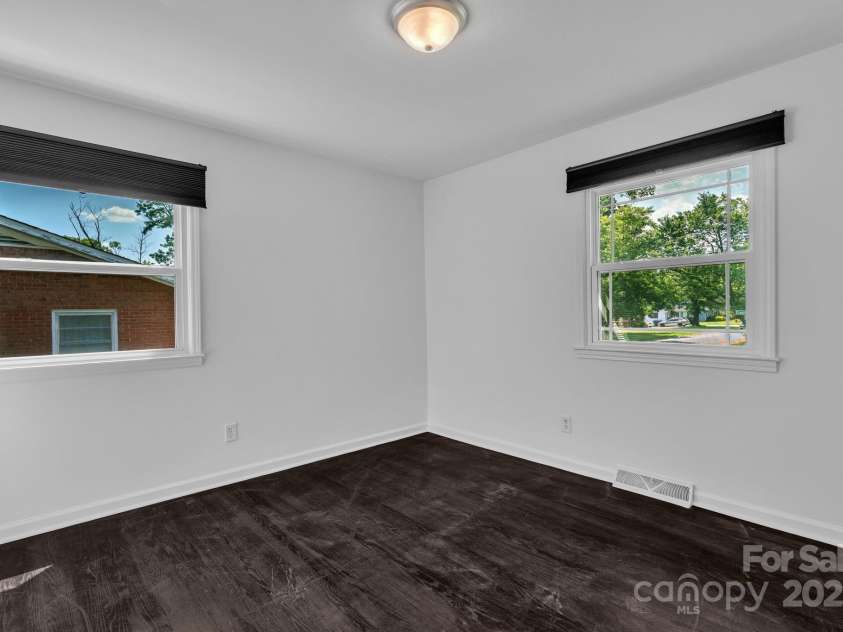 4930 Crestmont Drive, Charlotte, NC 28205.  MLS# CAR4276019, YatesRealty ID 8443. Guest 2