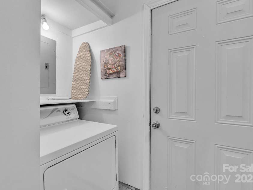 4930 Crestmont Drive, Charlotte, NC 28205.  MLS# CAR4276019, YatesRealty ID 8443. Laundry