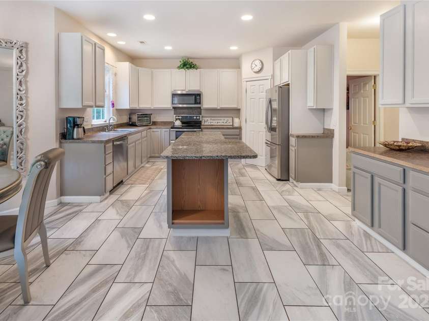 16219 Long Talon Way, Charlotte, NC 28273.  MLS# CAR4248140, YatesRealty ID 8444. 