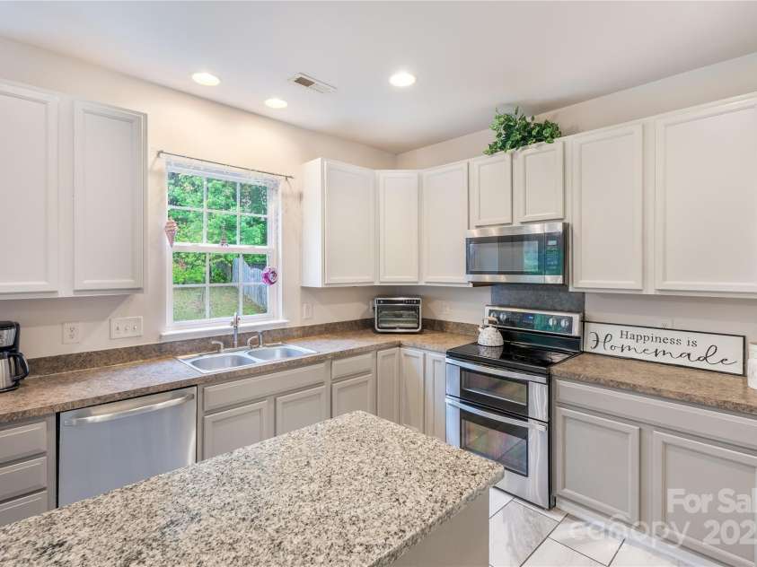 16219 Long Talon Way, Charlotte, NC 28273.  MLS# CAR4248140, YatesRealty ID 8444. 