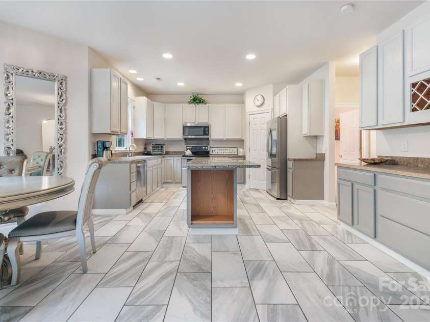 16219 Long Talon Way, Charlotte, NC 28273.  MLS# CAR4248140, YatesRealty ID 8444. 