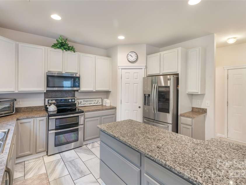16219 Long Talon Way, Charlotte, NC 28273.  MLS# CAR4248140, YatesRealty ID 8444. 