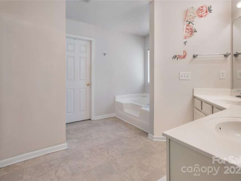 16219 Long Talon Way, Charlotte, NC 28273.  MLS# CAR4248140, YatesRealty ID 8444. 