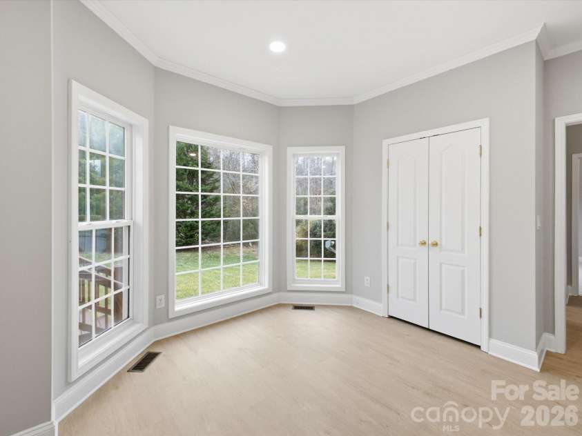 9701 Julliard Drive, Mint Hill, NC 28227.  MLS# CAR4344353, YatesRealty ID 8444. Breakfast Area
