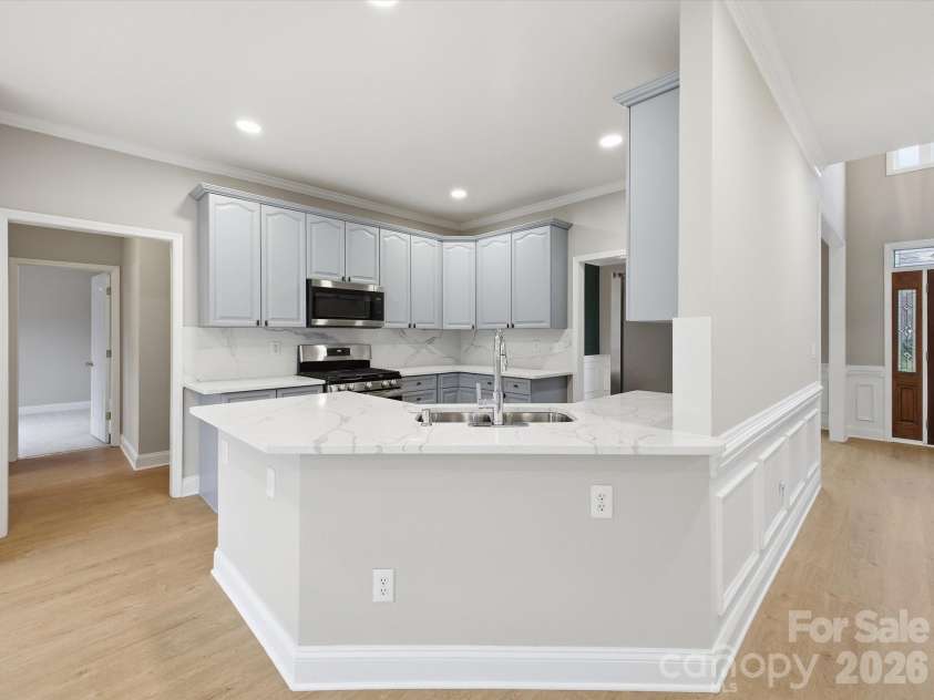 9701 Julliard Drive, Mint Hill, NC 28227.  MLS# CAR4344353, YatesRealty ID 8444. Breakfast Bar