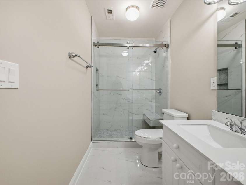 9701 Julliard Drive, Mint Hill, NC 28227.  MLS# CAR4344353, YatesRealty ID 8444. Full Bathroom (Upper Floor)