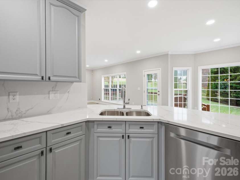 9701 Julliard Drive, Mint Hill, NC 28227.  MLS# CAR4344353, YatesRealty ID 8444. New Counter Tops & Back Splash