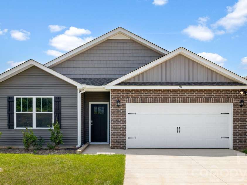 111 Ridgehaven Drive, Waynesville, NC 28786.  MLS# CAR4329129, YatesRealty ID 8446. 