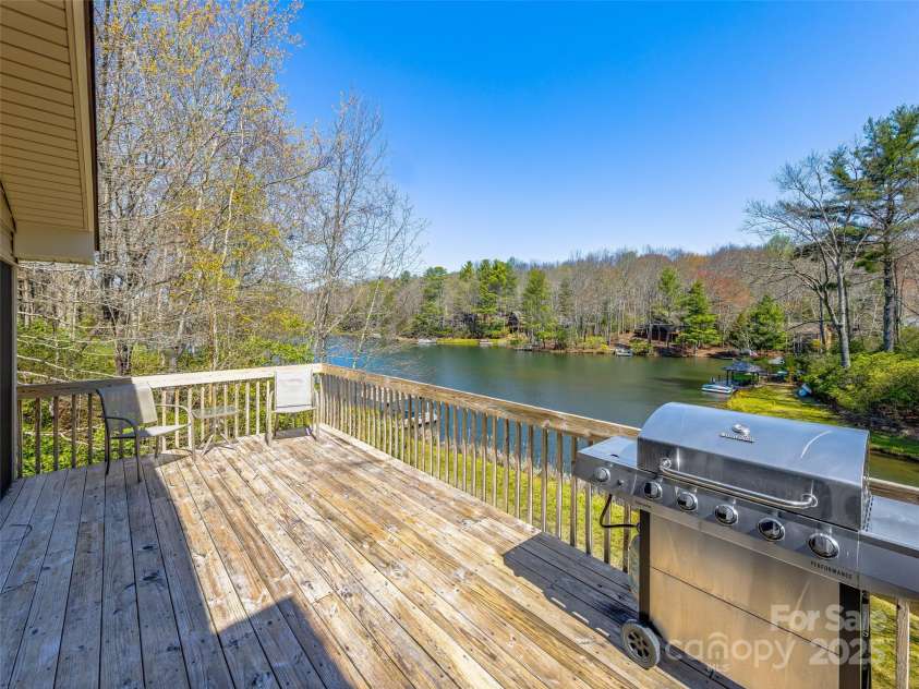 46 Kassahola Drive, Brevard, NC 28712.  MLS# CAR4238567, YatesRealty ID 8446. 