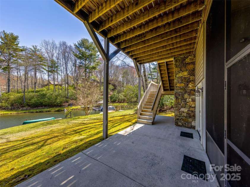 46 Kassahola Drive, Brevard, NC 28712.  MLS# CAR4238567, YatesRealty ID 8446. 