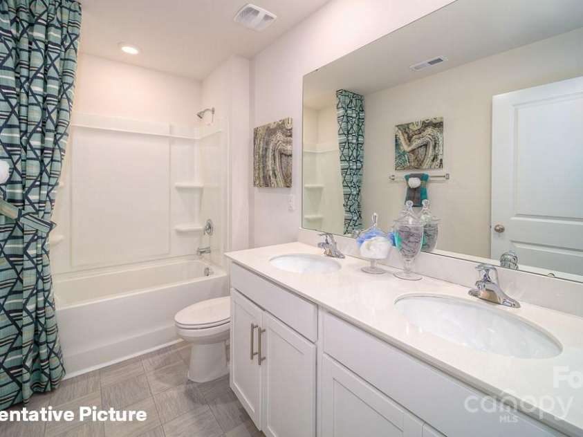 1382 6th Street, Hickory, NC 28601.  MLS# CAR4222960, YatesRealty ID 8447. 