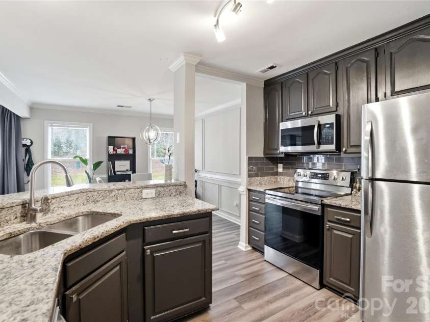 8729 Fox Chase Lane, Charlotte, NC 28269.  MLS# CAR4349672, YatesRealty ID 8448. 