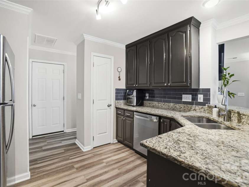 8729 Fox Chase Lane, Charlotte, NC 28269.  MLS# CAR4349672, YatesRealty ID 8448. 