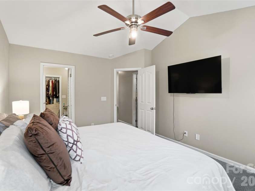 8729 Fox Chase Lane, Charlotte, NC 28269.  MLS# CAR4349672, YatesRealty ID 8448. 