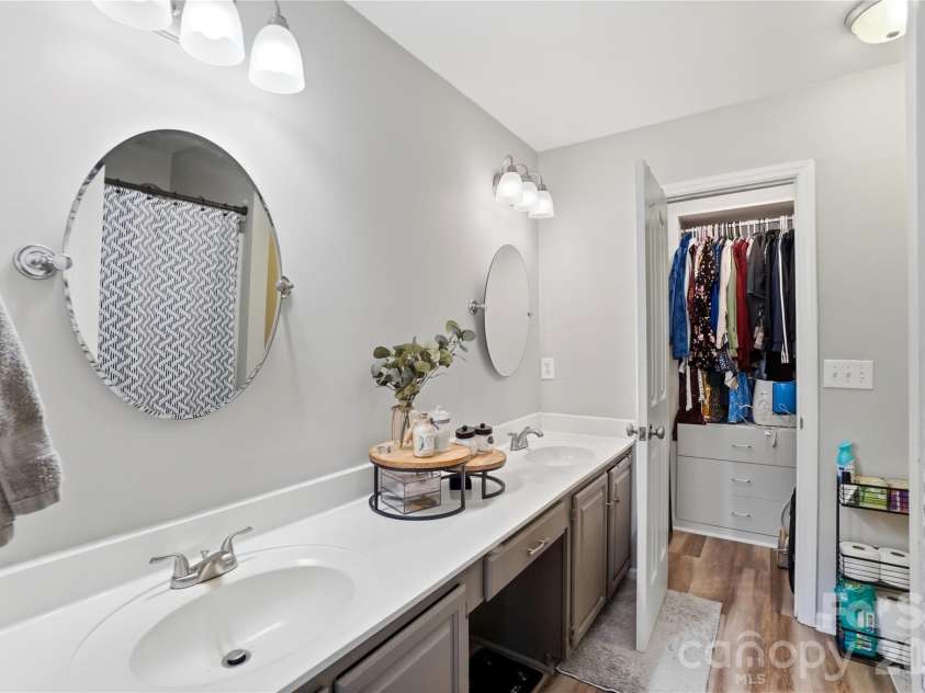 8729 Fox Chase Lane, Charlotte, NC 28269.  MLS# CAR4349672, YatesRealty ID 8448. 