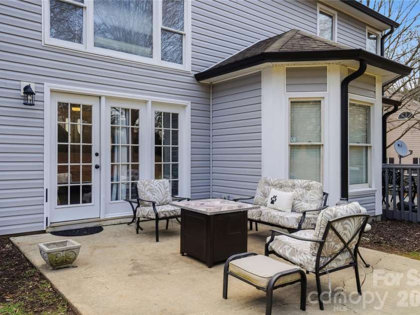 8729 Fox Chase Lane, Charlotte, NC 28269.  MLS# CAR4349672, YatesRealty ID 8448. 