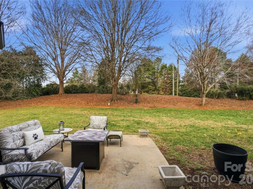 8729 Fox Chase Lane, Charlotte, NC 28269.  MLS# CAR4349672, YatesRealty ID 8448. 