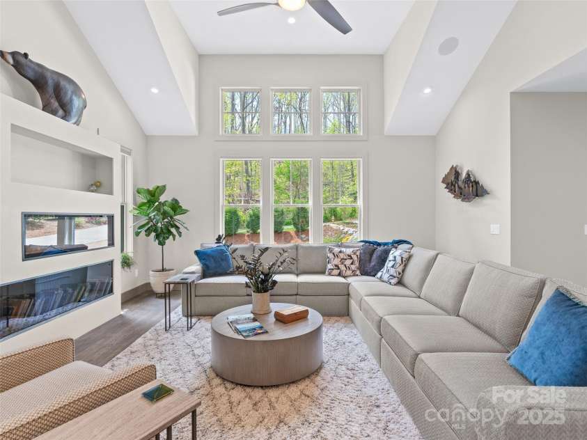 9 La Grange Drive, Asheville, NC 28805.  MLS# CAR4246772, YatesRealty ID 8448. 