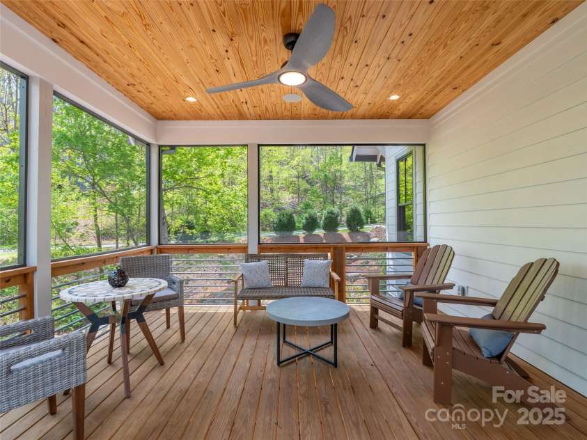 9 La Grange Drive, Asheville, NC 28805.  MLS# CAR4246772, YatesRealty ID 8448. 