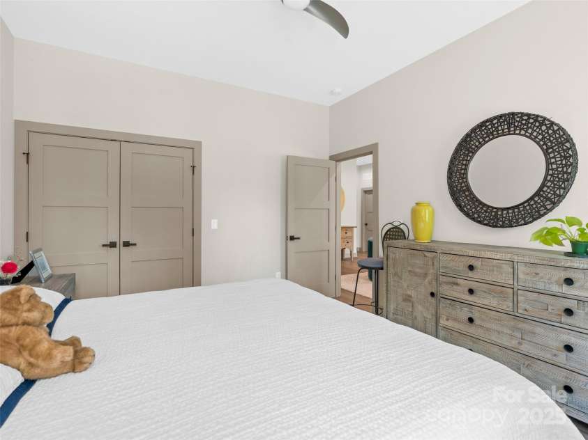 9 La Grange Drive, Asheville, NC 28805.  MLS# CAR4246772, YatesRealty ID 8448. 