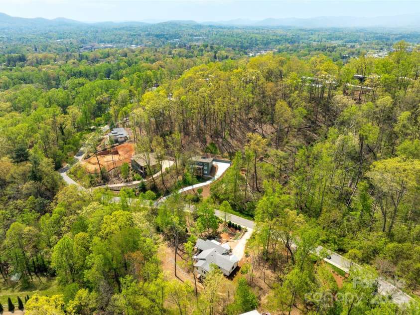 9 La Grange Drive, Asheville, NC 28805.  MLS# CAR4246772, YatesRealty ID 8448. 