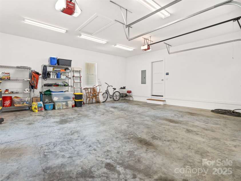 9 La Grange Drive, Asheville, NC 28805.  MLS# CAR4246772, YatesRealty ID 8448. Spacious 2 car garage