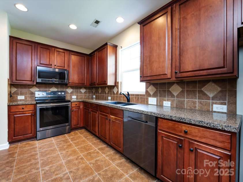 8830 Beaver Creek Drive, Charlotte, NC 28269.  MLS# CAR4233307, YatesRealty ID 8449. 