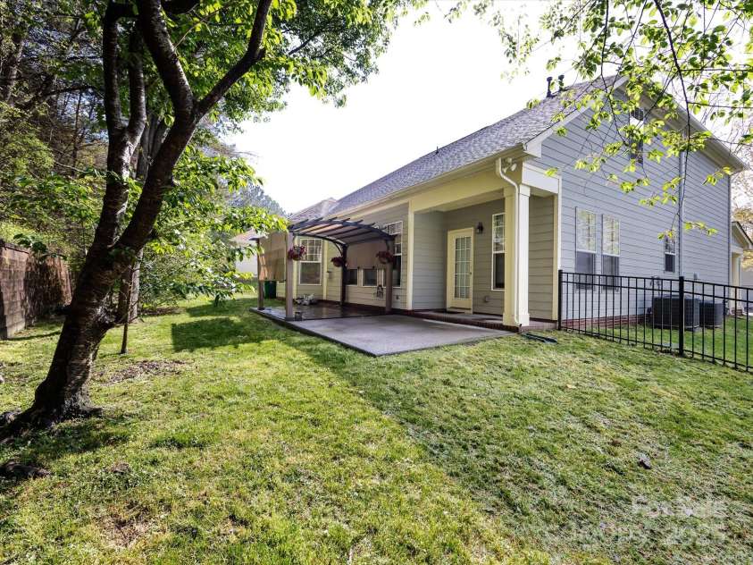 8830 Beaver Creek Drive, Charlotte, NC 28269.  MLS# CAR4233307, YatesRealty ID 8449. Fenced in backyard