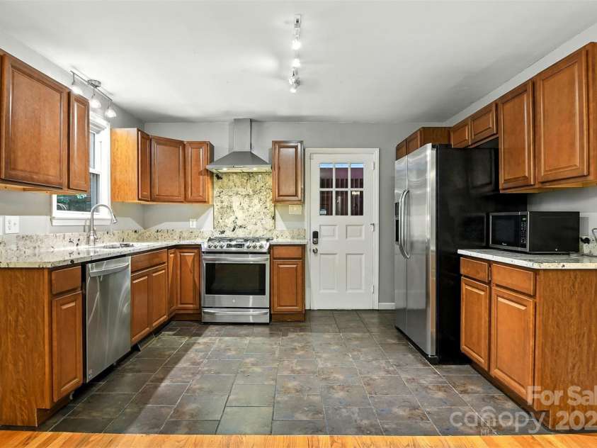 132 30th Avenue, Hickory, NC 28601.  MLS# CAR4288465, YatesRealty ID 845. 