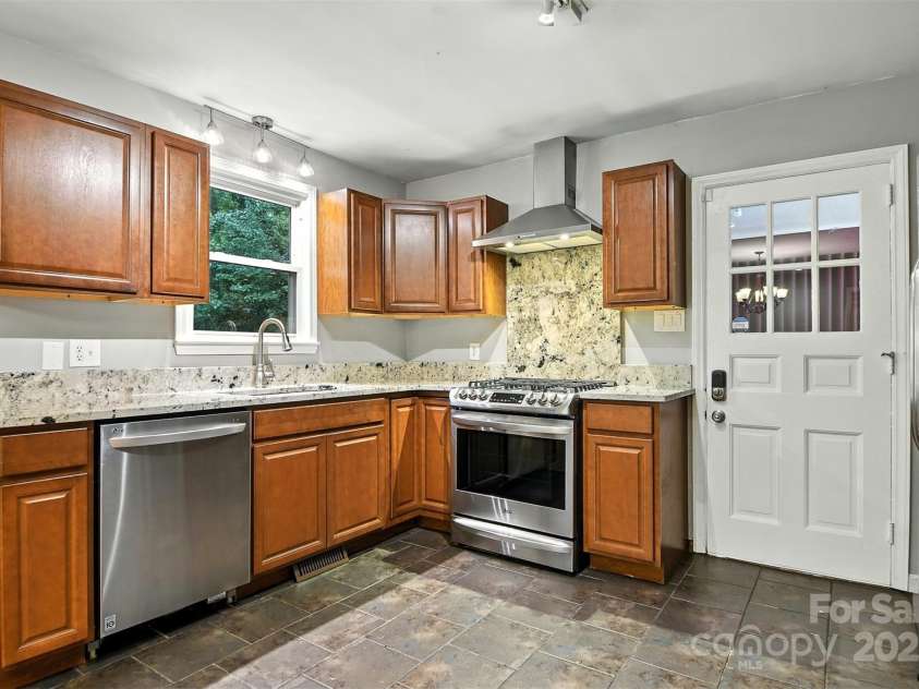 132 30th Avenue, Hickory, NC 28601.  MLS# CAR4288465, YatesRealty ID 845. 