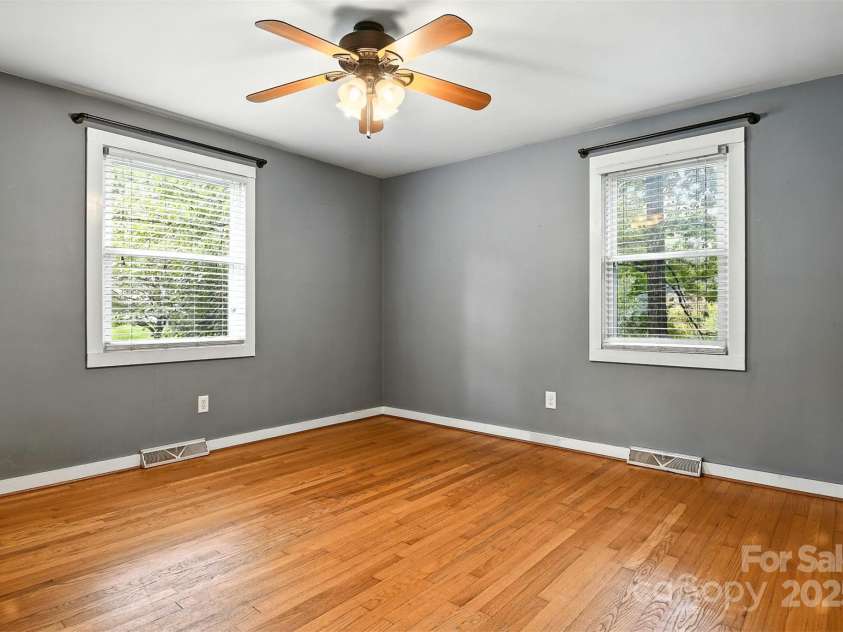 132 30th Avenue, Hickory, NC 28601.  MLS# CAR4288465, YatesRealty ID 845. 