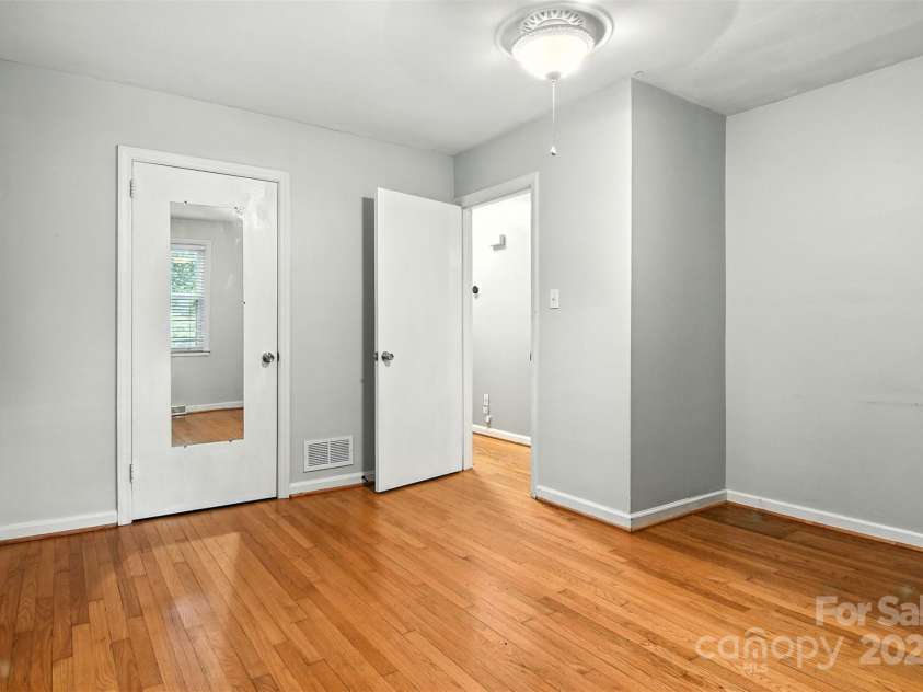 132 30th Avenue, Hickory, NC 28601.  MLS# CAR4288465, YatesRealty ID 845. 