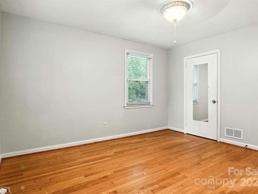 132 30th Avenue, Hickory, NC 28601.  MLS# CAR4288465, YatesRealty ID 845. 