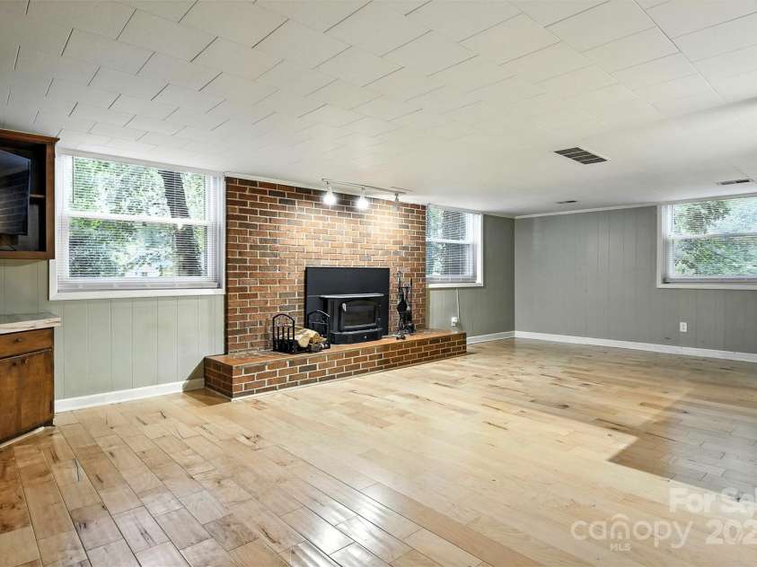 132 30th Avenue, Hickory, NC 28601.  MLS# CAR4288465, YatesRealty ID 845. 