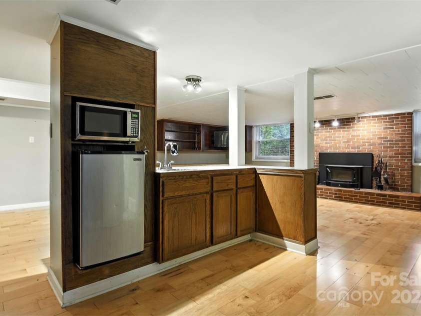 132 30th Avenue, Hickory, NC 28601.  MLS# CAR4288465, YatesRealty ID 845. 